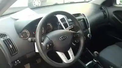 Veículo de Sucata kia cee´d 1.4 cat do ano 2011 alimentado g4fa