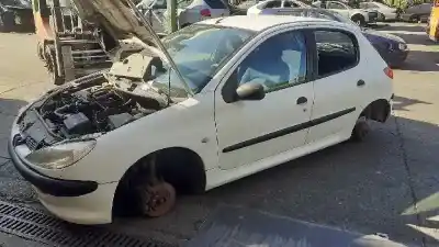 Véhicule à la ferraille PEUGEOT 206 BERLINA 1.9 Diesel de l'année 2000 alimenté WJZ