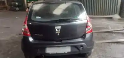 Véhicule à la ferraille dacia sandero ambiance de l'année 2010 alimenté d4ff7