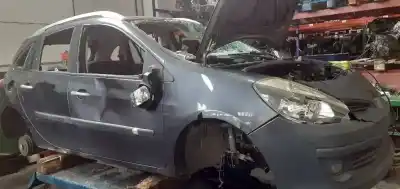 Veículo de Sucata renault clio iii 1.5 dci diesel 68 cv / 50 kw do ano 2009 alimentado k9k768