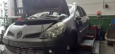 Veículo de Sucata renault clio iii 1.5 dci diesel 68 cv / 50 kw do ano 2009 alimentado k9k768