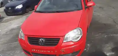 Veículo de Sucata VOLKSWAGEN POLO (9N3) 1.9 TDI 101 CV / 74 KW do ano 2006 alimentado AXR