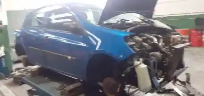 Veículo de Sucata renault clio iii pack authentique do ano 2005 alimentado 