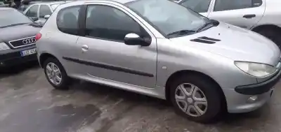 Véhicule à la ferraille PEUGEOT 206 BERLINA X-Line de l'année 2000 alimenté WJZ
