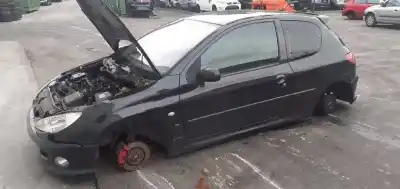 Véhicule à la ferraille PEUGEOT 206 BERLINA XS de l'année 2004 alimenté RHY