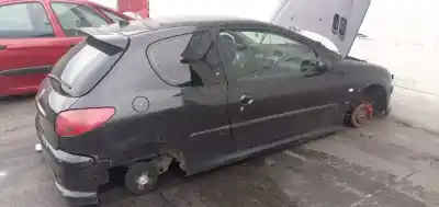 Véhicule à la ferraille peugeot 206 berlina xs de l'année 2004 alimenté rhy