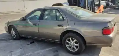 Véhicule à la ferraille cadillac seville sts de l'année 1998 alimenté l37