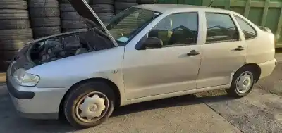 Veicolo di demolizione SEAT                                               CORDOBA BERLINA (6K2)                                                                                                                                                                                                                                      1.4 16V                                                                                                                                                                                                                                                    dell'anno 2000 alimentato AUA