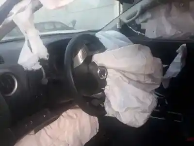 Veículo de Sucata nissan np300 pick-up (d23) tekna double cab 4x4 do ano 2017 alimentado ys23