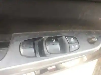 Veículo de Sucata nissan np300 pick-up (d23) tekna double cab 4x4 do ano 2017 alimentado ys23