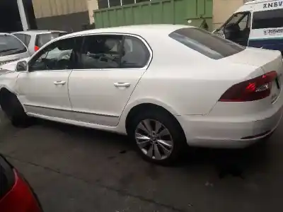 Sloopvoertuig skoda suberb (3t4) ambition van het jaar 2013 aangedreven cffb