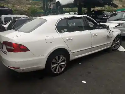 Sloopvoertuig skoda suberb (3t4) ambition van het jaar 2013 aangedreven cffb