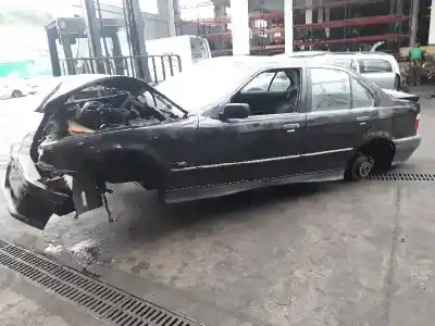 Sloopvoertuig BMW SERIE 3 BERLINA (E36) 318is van het jaar 1995 aangedreven 184S1