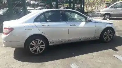 Veículo de Sucata mercedes-benz clase c (w204) berlina c 320 cdi (204.022) do ano 2007 alimentado om642961