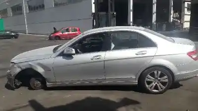 Veículo de Sucata mercedes-benz clase c (w204) berlina c 320 cdi (204.022) do ano 2007 alimentado om642961