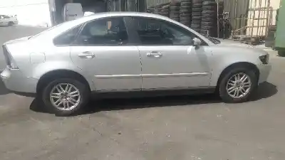 Veículo de Sucata volvo s40 berlina 1.6 d momentum do ano 2006 alimentado d4164t