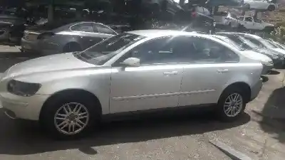 Veículo de Sucata volvo s40 berlina 1.6 d momentum do ano 2006 alimentado d4164t
