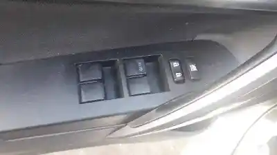 Здавання транспортного засобу toyota auris active року 2013 потужний 1nd
