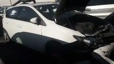 Здавання транспортного засобу toyota auris active року 2013 потужний 1nd