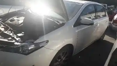 Здавання транспортного засобу toyota auris active року 2013 потужний 1nd
