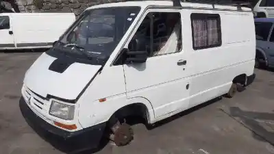 Vehículo de desguace RENAULT TRAFIC P 1000 del año 2000 con motor 