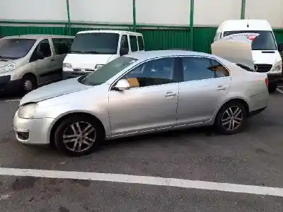Veículo de Sucata volkswagen jetta (1k2) advance do ano 2005 alimentado bkc