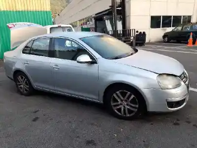 Veículo de Sucata volkswagen jetta (1k2) advance do ano 2005 alimentado bkc