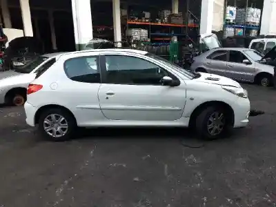 Véhicule à la ferraille peugeot 206+ básico de l'année 2009 alimenté 8hz