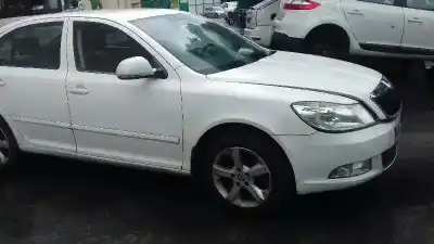 Veículo de Sucata skoda octavia berlina (1z3) ambition do ano 2012 alimentado cay