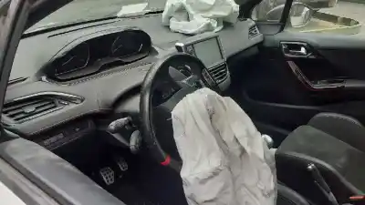 Veicolo di demolizione peugeot                                            208                                                                                                                                                                                                                                                        gti                                                                                                                                                                                                                                                        dell'anno 2017 alimentato 5g04