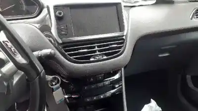 Veicolo di demolizione peugeot                                            208                                                                                                                                                                                                                                                        gti                                                                                                                                                                                                                                                        dell'anno 2017 alimentato 5g04