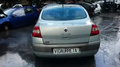 Veículo de Sucata renault                                            megane ii sedán (lm0/1_)                                                                                                                                                                                                                                   1.9 dci (lm0g lm1g lm2c) do ano 2004 alimentado f9q b8