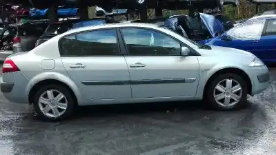 Veículo de Sucata renault                                            megane ii sedán (lm0/1_)                                                                                                                                                                                                                                   1.9 dci (lm0g lm1g lm2c) do ano 2004 alimentado f9q b8