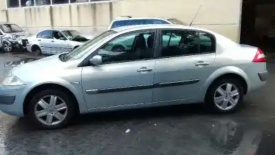 Veículo de Sucata renault                                            megane ii sedán (lm0/1_)                                                                                                                                                                                                                                   1.9 dci (lm0g lm1g lm2c) do ano 2004 alimentado f9q b8