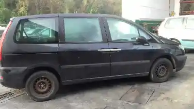 Véhicule à la ferraille citroen c8 2.0 hdi x de l'année 2002 alimenté rht
