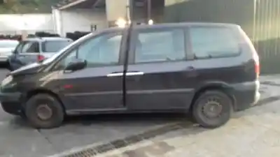 Véhicule à la ferraille citroen c8 2.0 hdi x de l'année 2002 alimenté rht