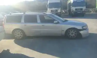 Здавання транспортного засобу volvo v70 familiar 2.4 diesel року 2003 потужний d5244t2