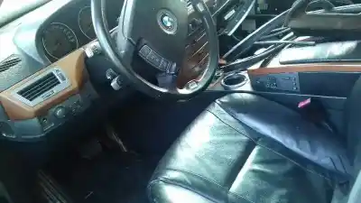 Veicolo di demolizione bmw serie 7 (e65/e66) 735i dell'anno 2001 alimentato n62b36