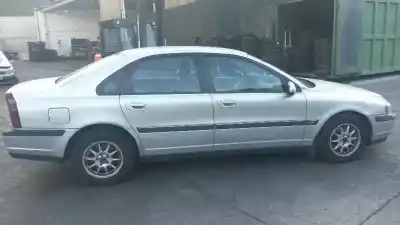 Véhicule à la ferraille volvo s80 berlina 2.5 d de l'année 1999 alimenté d5252t