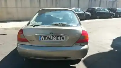 Sloopvoertuig ford mondeo berlina (gd) ambiente van het jaar 2000 aangedreven nga