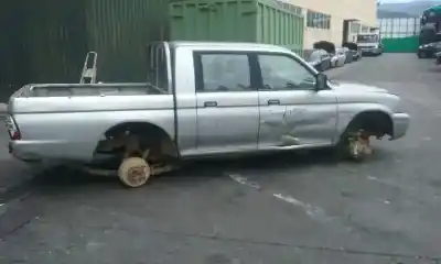 Véhicule à la ferraille mitsubishi l 200 (k6/7) 2.5 td cat de l'année 2002 alimenté 4d56