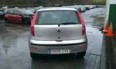 Veicolo di demolizione fiat punto berlina (188) 1.2 8v dynamic dell'anno 2004 alimentato 188a4000