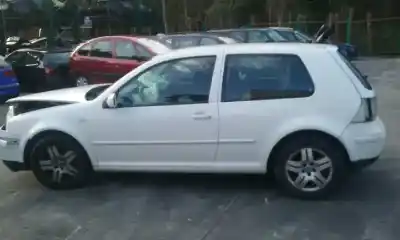 Vehicul casat volkswagen golf iv berlina (1j1) 2.0 al anului 2001 alimentat azh