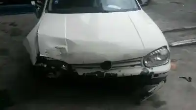 Veículo de Sucata VOLKSWAGEN GOLF IV BERLINA (1J1) Básico do ano 2000 alimentado AQM