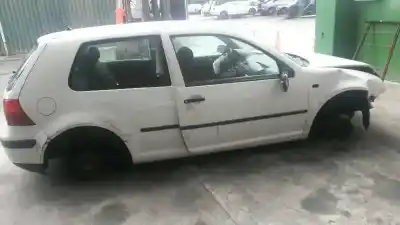 Veículo de Sucata volkswagen golf iv berlina (1j1) básico do ano 2000 alimentado aqm