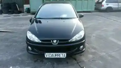 Véhicule à la ferraille peugeot 206+ básico de l'année 2006 alimenté 8hz