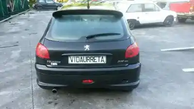 Véhicule à la ferraille peugeot 206+ básico de l'année 2006 alimenté 8hz