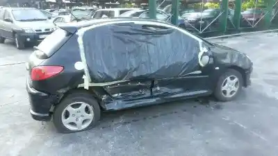 Véhicule à la ferraille peugeot 206+ básico de l'année 2006 alimenté 8hz