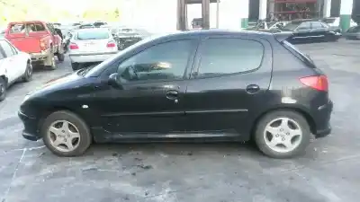 Véhicule à la ferraille peugeot 206+ básico de l'année 2006 alimenté 8hz