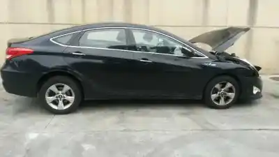 Scrapping Vehicle hyundai i40 style blue of the year 2013 powered d4fd
